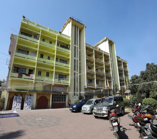 OYO 27783 Hotel Rajmahal Inn
