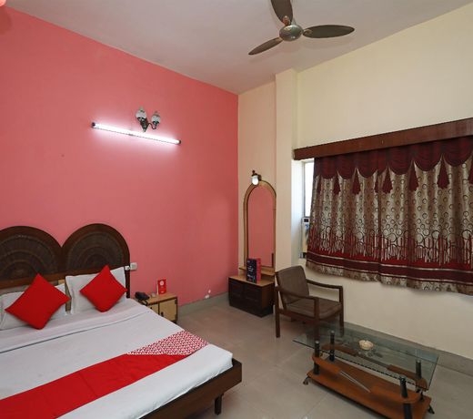OYO 27783 Hotel Rajmahal Inn
