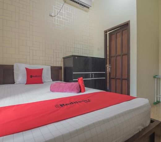 RedDoorz near Sepinggan Airport Balikpapan 2