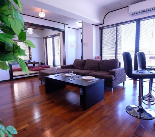 2nd floor House for 10p near Henza Beach