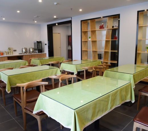 7 Days PremiumÂ·Shanghai Market Jinghua Road