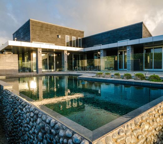Karaka Lifestyle Premium Vacation Home with Pool