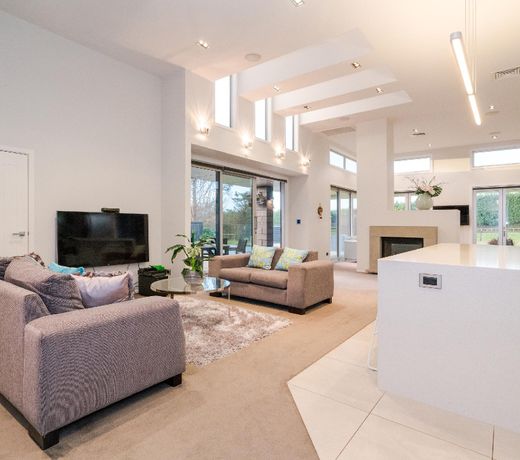 Karaka Lifestyle Premium Vacation Home with Pool