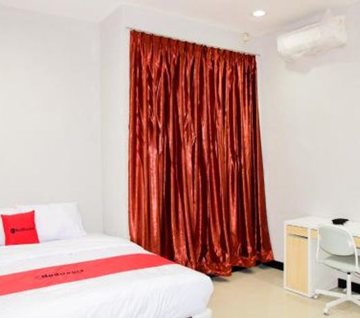 RedDoorz Plus near Mall Kelapa Gading