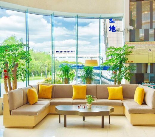 IU HotelsÂ·Guiyang North Station Century City Exhibition Center