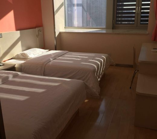 7 Days InnÂ·Qinhuangdao Yingbin Road Railway Station