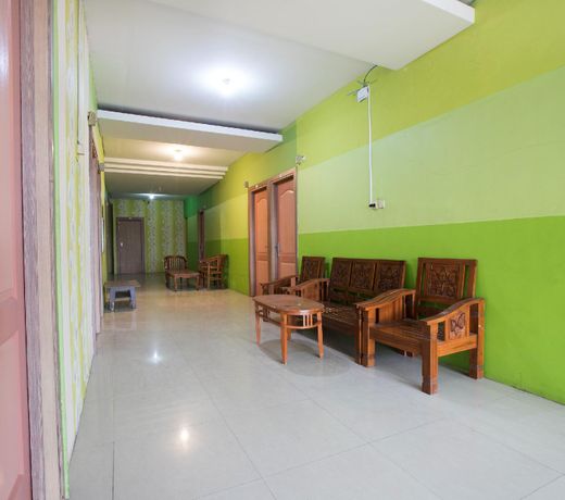 OYO 298 Gemilang Guesthouse Near Siloam Hospitals Kelapa Dua