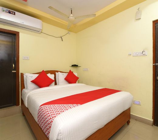 OYO 30568 B Square Inn