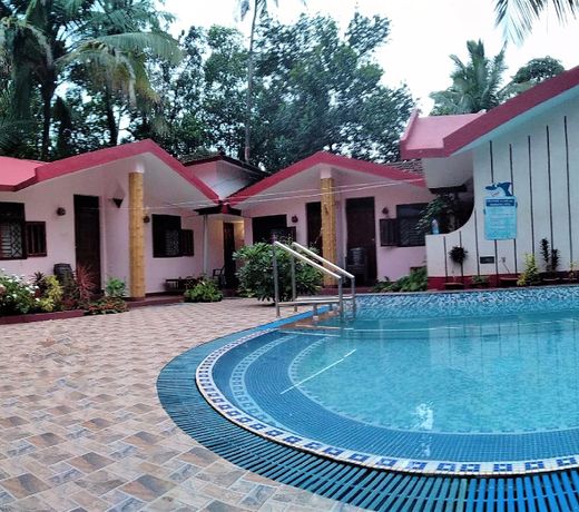 Hotel Boons Ark Resort with swimming pool
