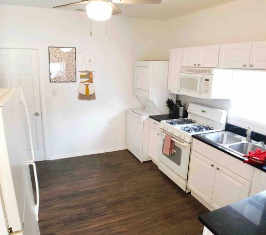 Freshly Renovated Lincoln Park Home Away from Home