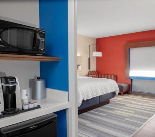 Holiday Inn Express & Suites - Wilmington West - Medical Park, an IHG Hotel