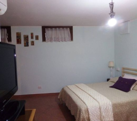 Vale's house