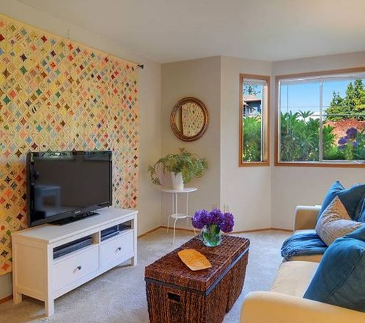 Adorable Phinney Suites Apartment, Secure Parking, Great Walk Score! 10% OFF