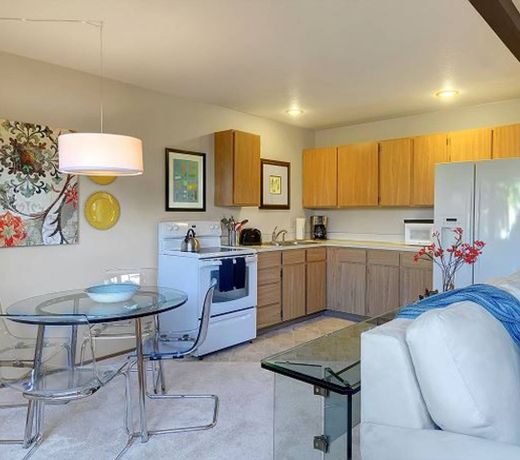 Adorable Phinney Suites Apartment, Secure Parking, Great Walk Score! 10% OFF