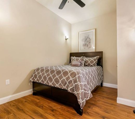 2BD Spacious condo Steps from ST Charles