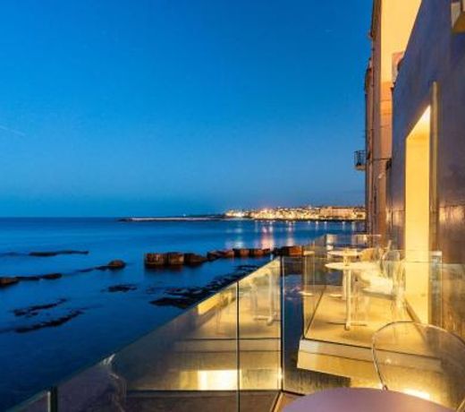 Re Dionisio Luxury Suites