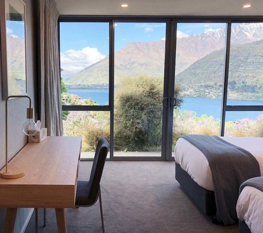 Luxury Lakeside Home with Remarkable View