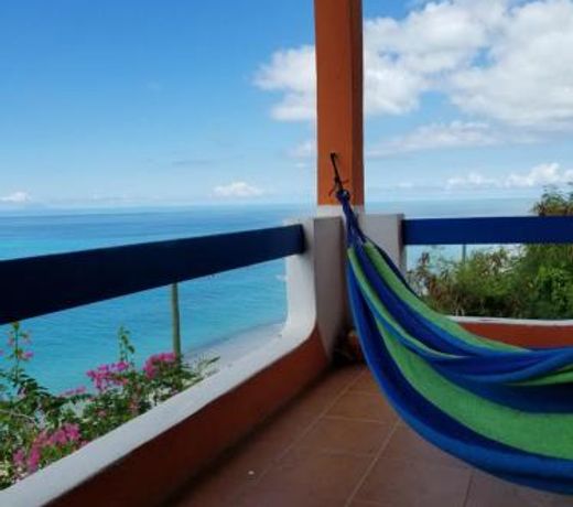Orrie's Beach Bar and Hotel