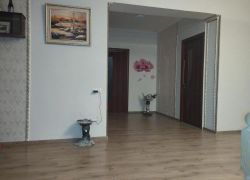 Cosy Apartment in townhouse near Airport EVN фото 3