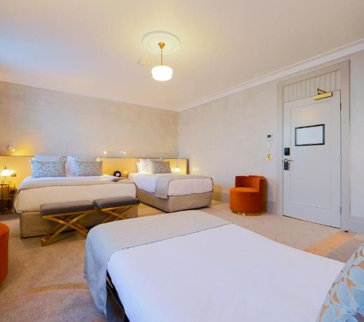 Tattersalls Hotel