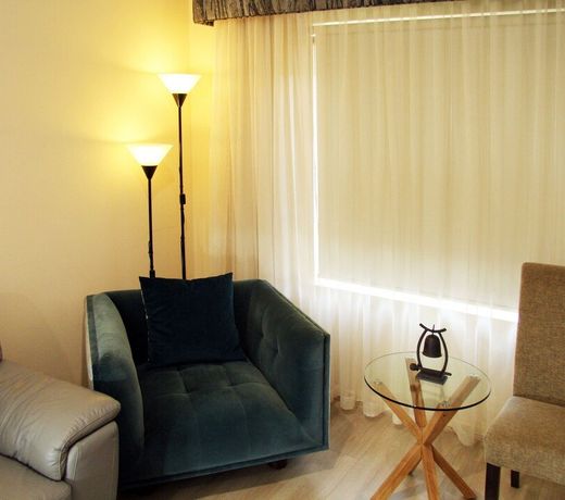 ADELAIDE CBD APARTMENT - 3BR, 2BATH & CARPARK