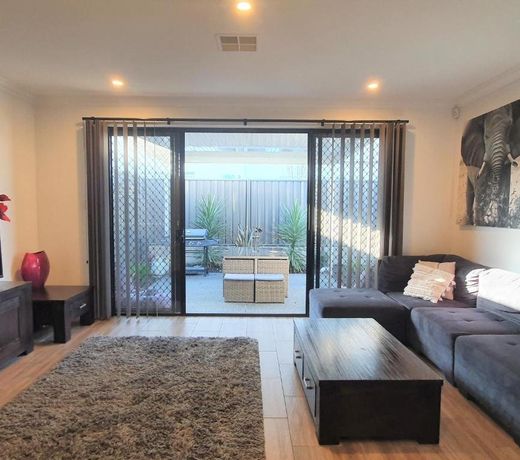 Luxury home in Christies Beach with King Bed, NBN, Netflix, 3Bed 2Bath