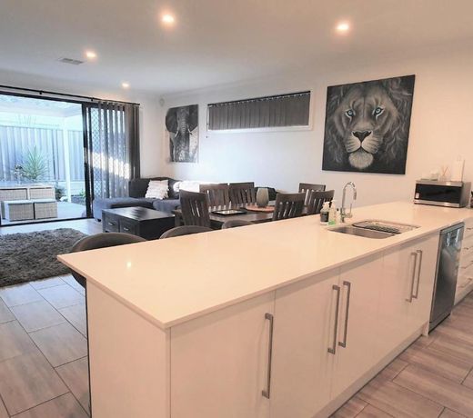 Luxury home in Christies Beach with King Bed, NBN, Netflix, 3Bed 2Bath
