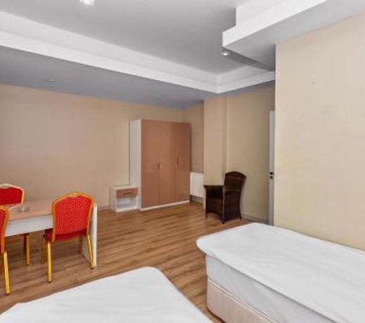 Diplomat Suites