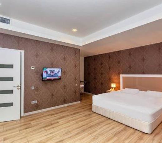 Diplomat Suites