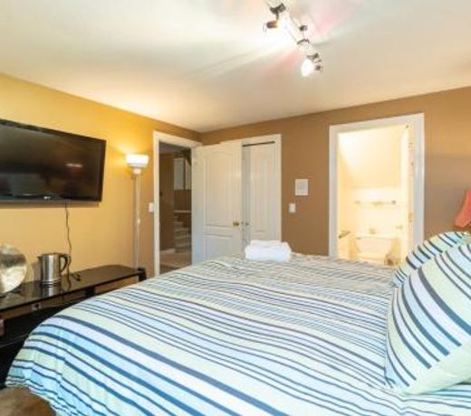 Cedar Manor Bed and Breakfast