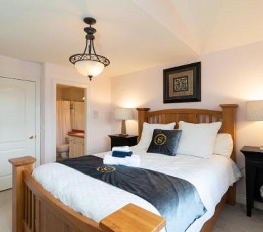 Cedar Manor Bed and Breakfast