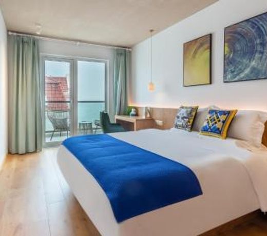 Floral Hotel Â· Jing Hai Man Ju Qingdao