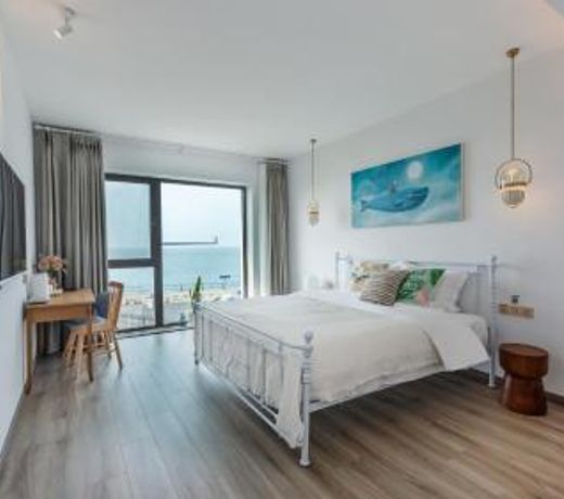 Floral Hotel Â· Jing Hai Man Ju Qingdao