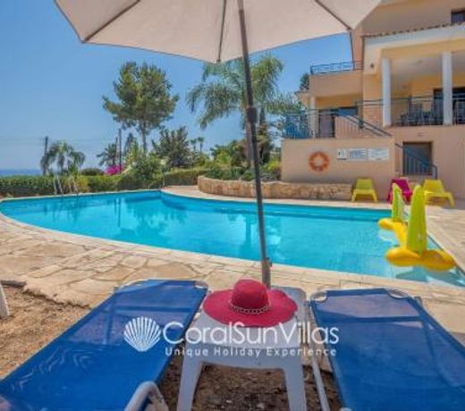 Exceptional Large Villa, Private Heated Pool, Complete Privacy, Prime Location