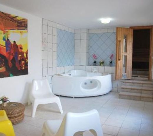 Exceptional Large Villa, Private Heated Pool, Complete Privacy, Prime Location