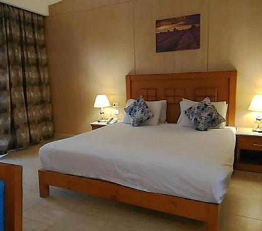Hawaii Caesar Dreams Resort and Aqua Park - Families and Couples