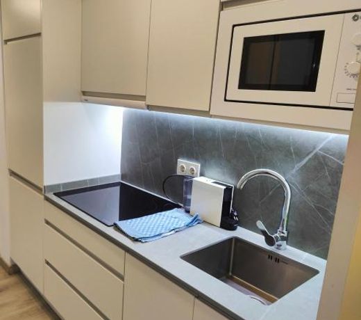 Exclusive quietness in the heart of Madrid with Public Parking, Breakfast, 2 bathrooms
