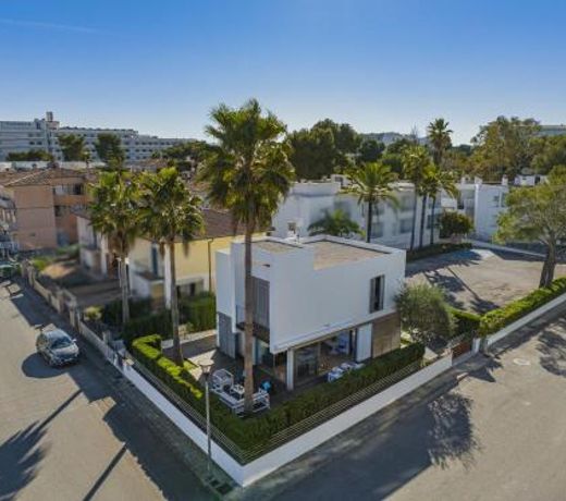 Villa Salines House