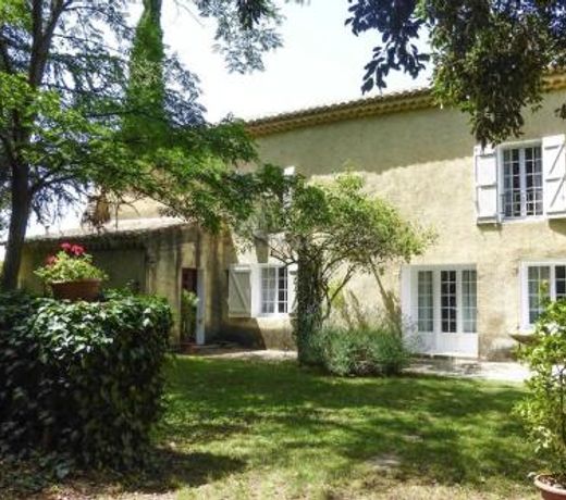holiday home, Pont-Saint-Esprit