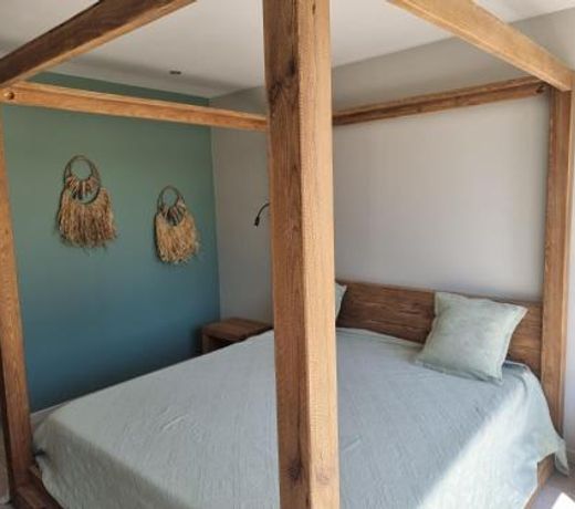Villa 4 chambres Spa Sauna Piscine chaufee boulodrome LA BASTIDE DE LUSON