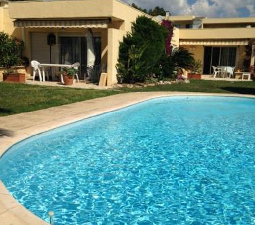 Villa C3 Arthur Rimbaub chambre d’hôte piscine proche mer plage 600m