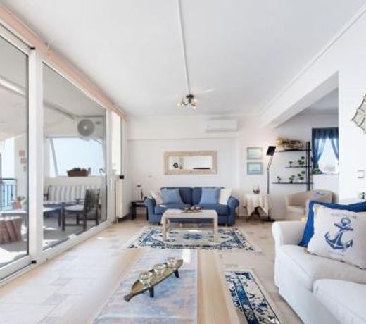Apartment with marina view