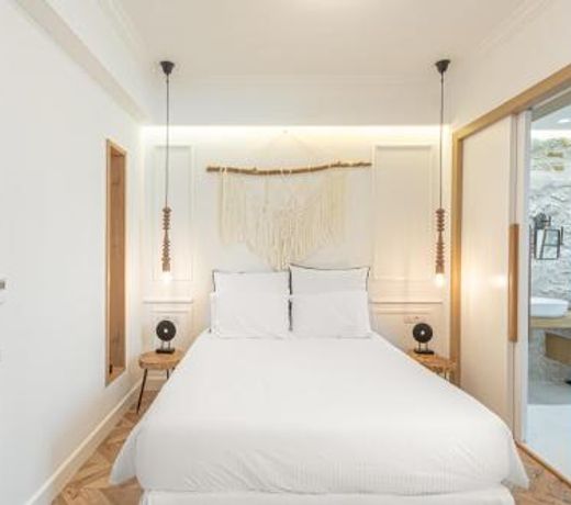 Chandakos 8 Design Apts