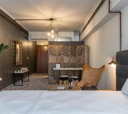 Superb Industrial Style Lodge Heart of Athens