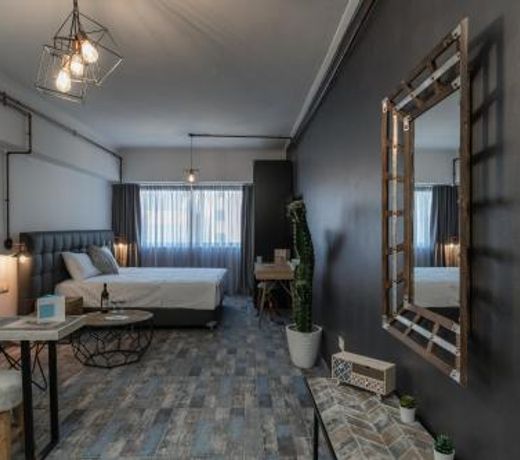 Superb Industrial Style Lodge Heart of Athens