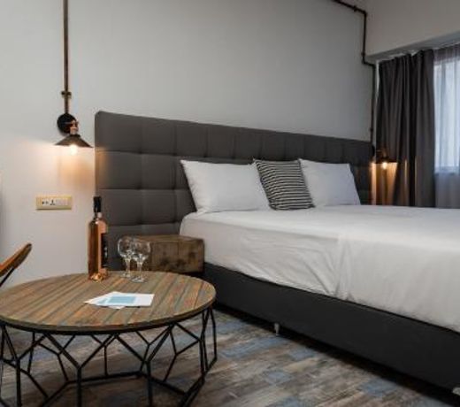 Superb Industrial Style Lodge Heart of Athens