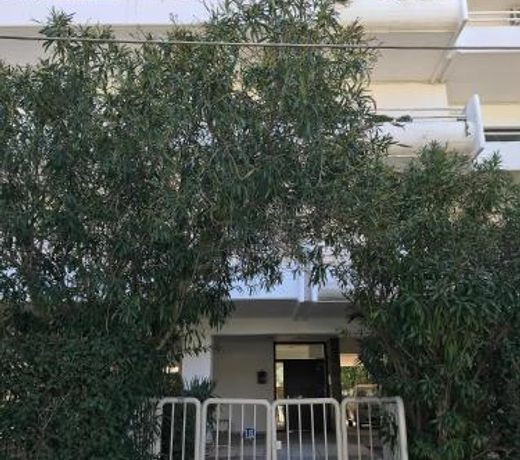Kleio - Spacious apartment in Glyfada