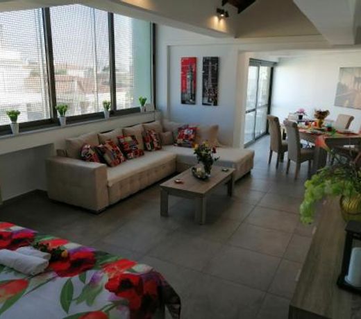 Spacious & Modern Studio Apartment Near the Airport
