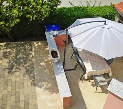 Apartment PINK in Starigrad Paklenica only 200 m from the sea