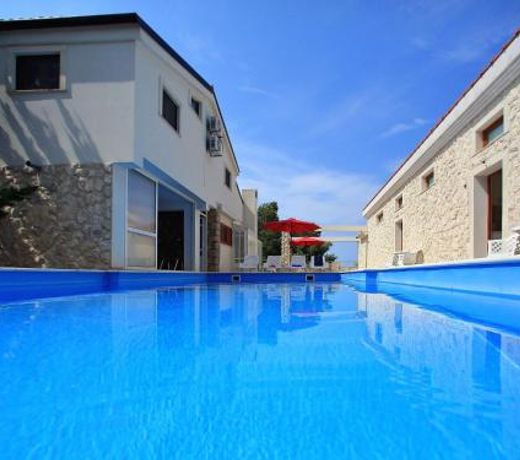 Fantastic holiday home with amazing garden private pool directly on the beach